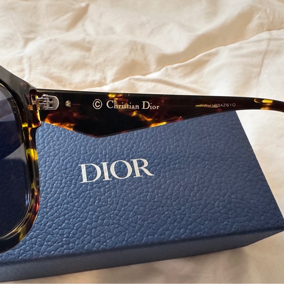Christian Dior Women Sunglasses - Picture 2 of 4